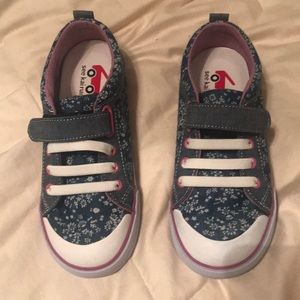 Kids shoes